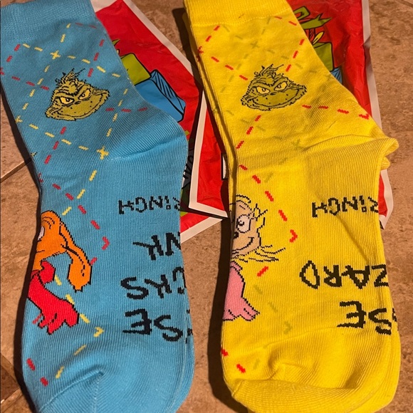 McDonald’s Grinch Socks 2 pair - Picture 2 of 2